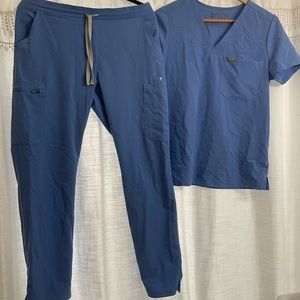 Gently used figs ceil blue skinny scrub and one pocket set M